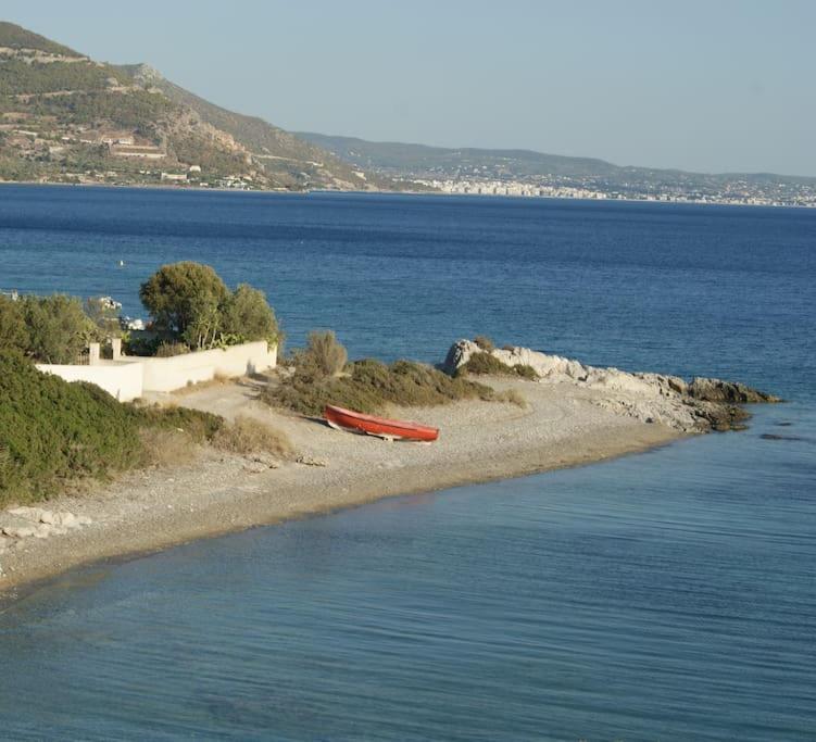 Вилла House By The Sea At Skaloma, Loutraki Озеро Вульягмени Экстерьер фото