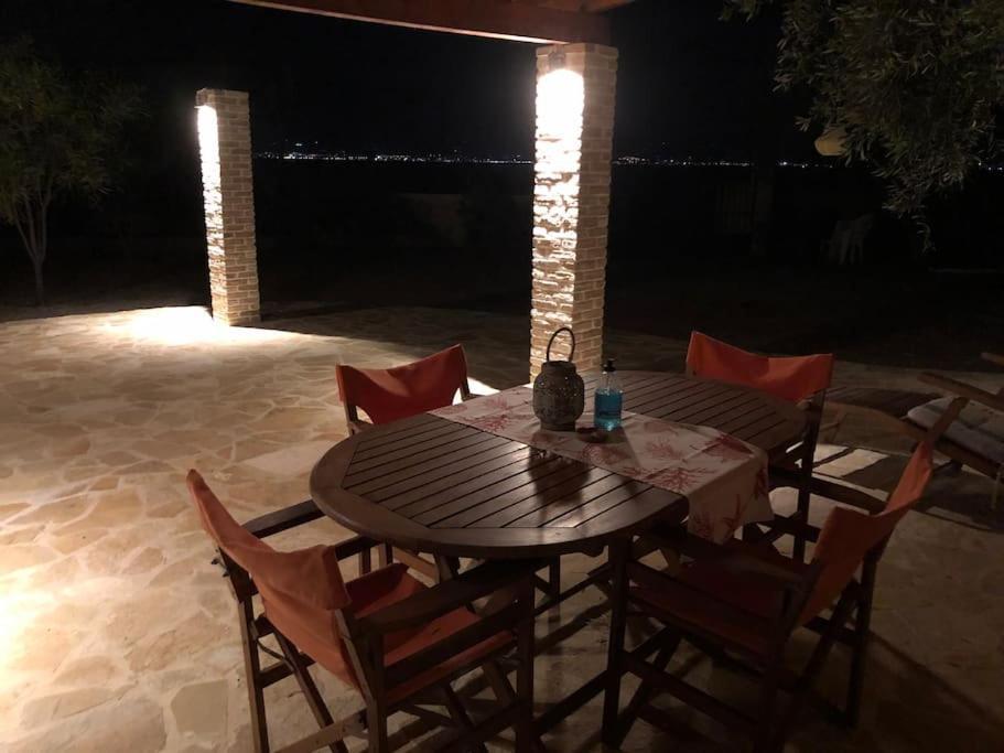 Вилла House By The Sea At Skaloma, Loutraki Озеро Вульягмени Экстерьер фото